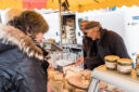 Vente de produits fromagers sur un march&eacute;